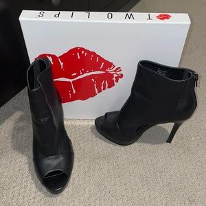 Twolip leather booties✨